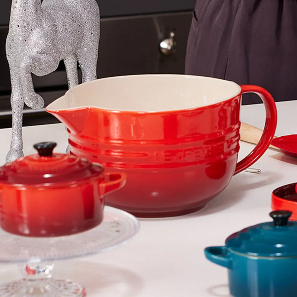Bol cerámico con asa y pico vertedor de Le Creuset