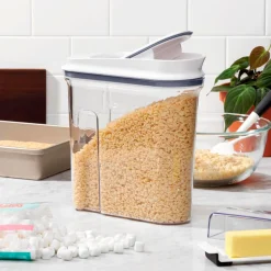 Bote Recipiente hermético con dispensador POP OXO