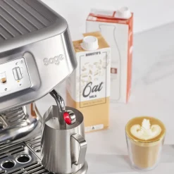 Cafetera Expresso automática con molinillo, pantalla táctil y extracción en frío Barista Touch™ Impress Sage