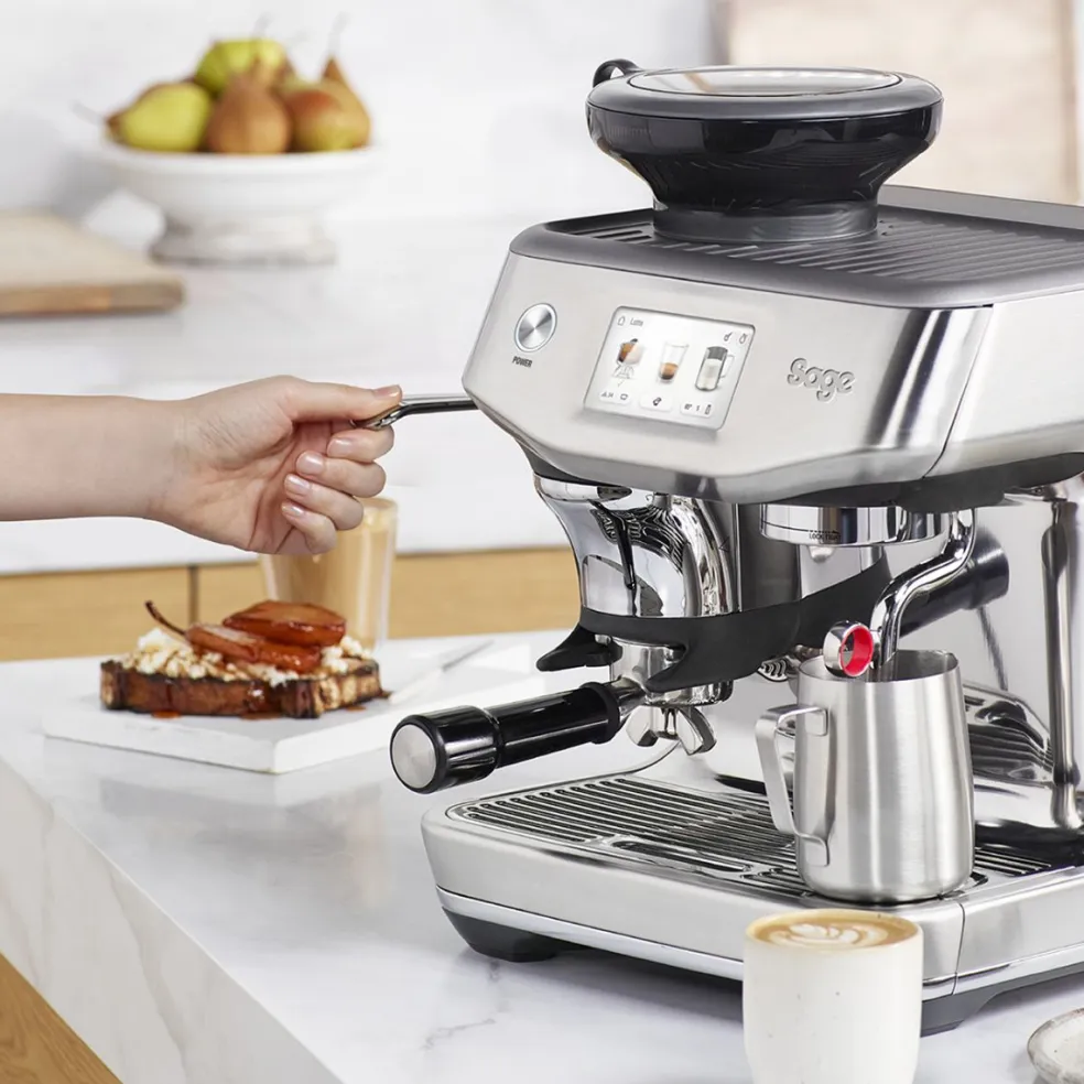 Cafetera Expresso automática con molinillo, pantalla táctil y extracción en frío Barista Touch™ Impress Sage