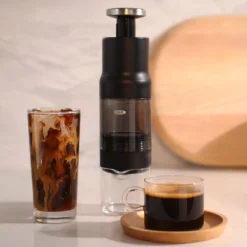 Cafetera portátil manual para café caliente y cold brew Rapid Brewer OXO