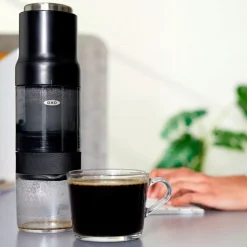 Cafetera portátil manual para café caliente y cold brew Rapid Brewer OXO