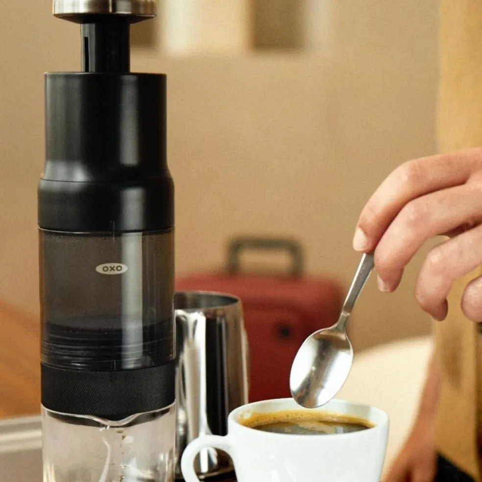 Cafetera portátil manual para café caliente y cold brew Rapid Brewer OXO