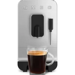 Cafetera superautomática con vapor de Smeg