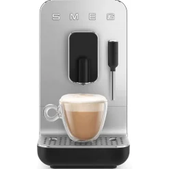 Cafetera superautomática con vapor de Smeg