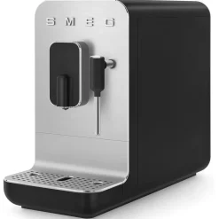 Cafetera superautomática con vapor de Smeg