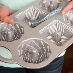 Cepillo limpiador para moldes bundt Nordic Ware