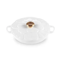 Cocotte baja tipo cacerola de hierro Pétalo Le Creuset