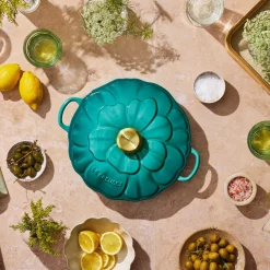 Cocotte baja tipo cacerola de hierro Pétalo Le Creuset