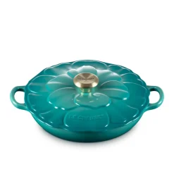 Cocotte baja tipo cacerola de hierro Pétalo Le Creuset