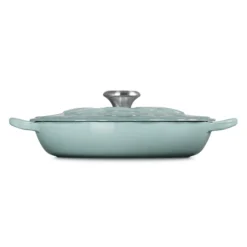 Cocotte baja tipo cacerola de hierro Pétalo Le Creuset