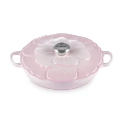 Cocotte baja tipo cacerola de hierro Pétalo Le Creuset