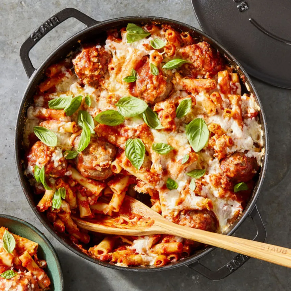 Cocotte baja tipo cacerola de hierro fundido Staub