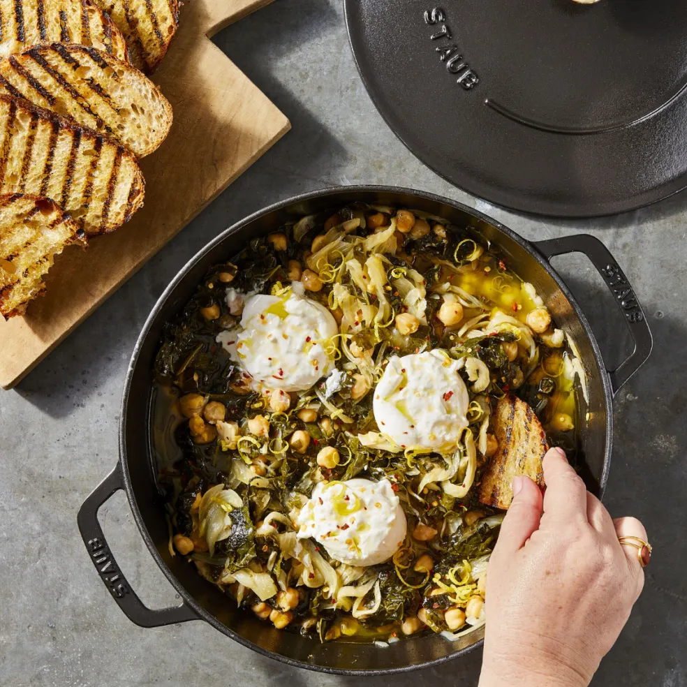 Cocotte baja tipo cacerola de hierro fundido Staub