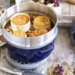 Cocotte de hierro fundido con vaporera de inox Staub