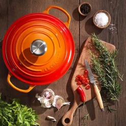 Cocotte redonda baja Signature Le Creuset