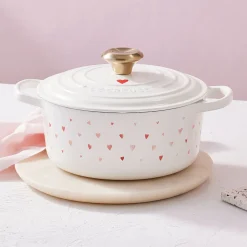 Cocotte redonda con corazones Le Creuset