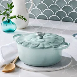 Cocotte redonda de hierro Pétalo Le Creuset
