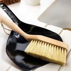 Conjunto de cepillo y recogedor Natural Elements KitchenCraft
