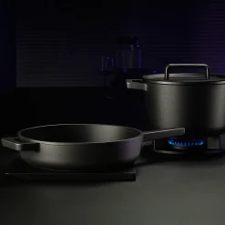 Conjunto de cocotte y sartén de hierro fundido Flavour WMF