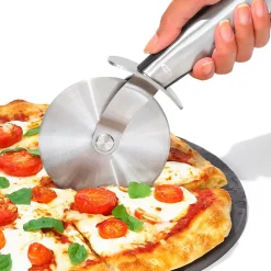 Cortador de pizzas de acero inoxidable Steel™ OXO
