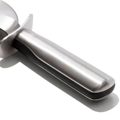 Cortador de pizzas de acero inoxidable Steel™ OXO