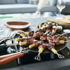 Crepera de hierro fundido con mango de madera Staub