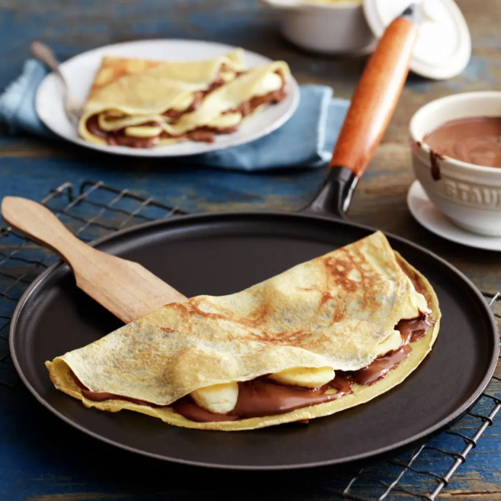 Crepera de hierro fundido con mango de madera Staub