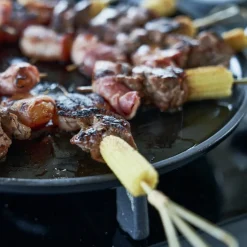 Crepera de hierro fundido con mango de madera Staub