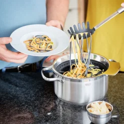 Cuchara para pasta de acero inoxidable con puntas de silicona Rösle