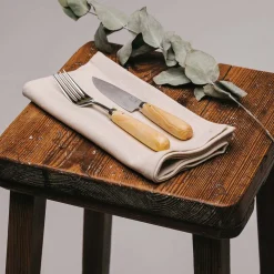 Cuchillo de cocina Pallarès de acero carbono con mango de boj