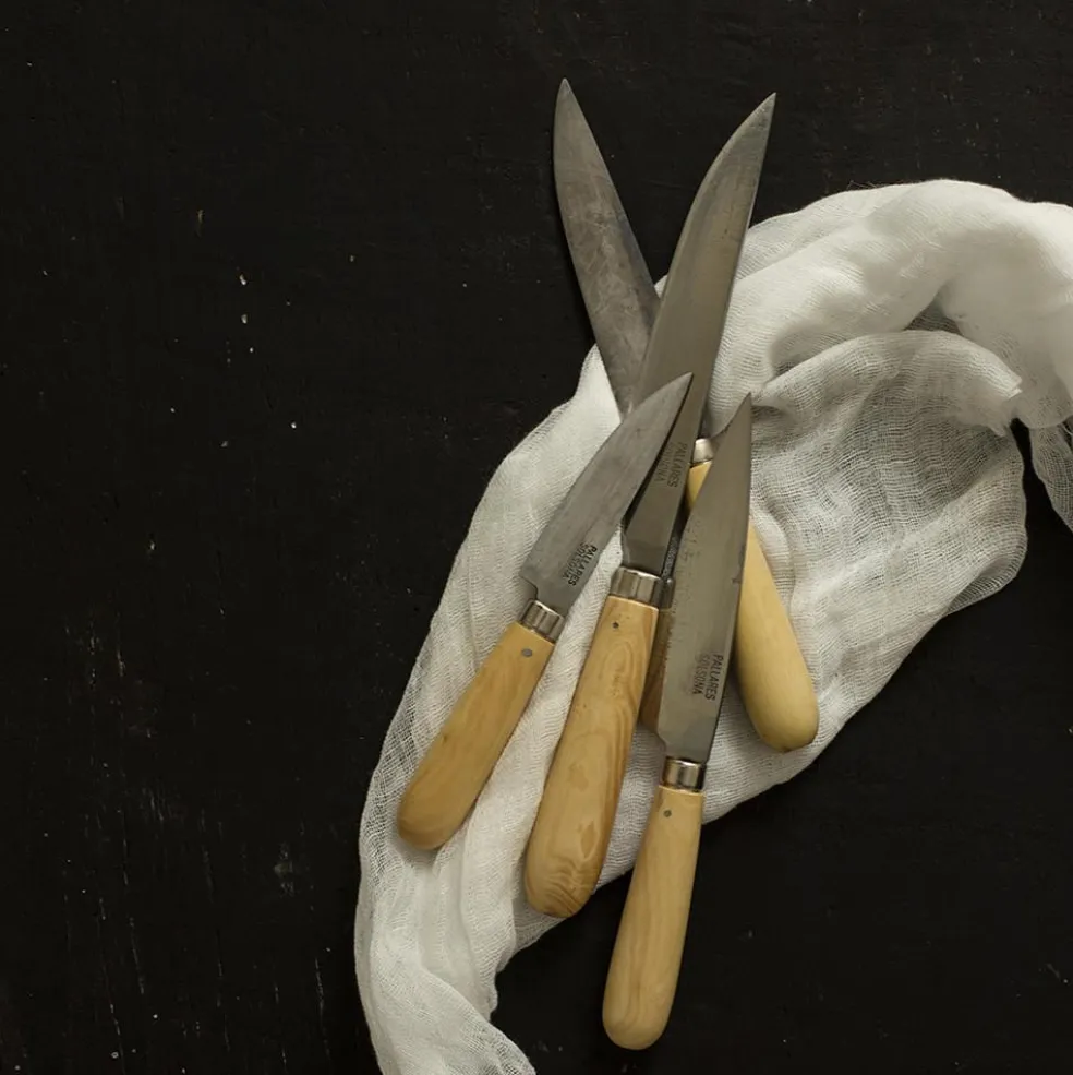 Cuchillo de cocina Pallarès de acero carbono con mango de boj