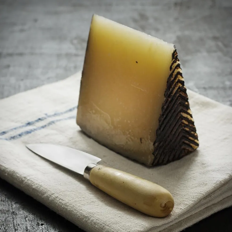 Cuchillo de cocina Pallarès de acero carbono con mango de boj