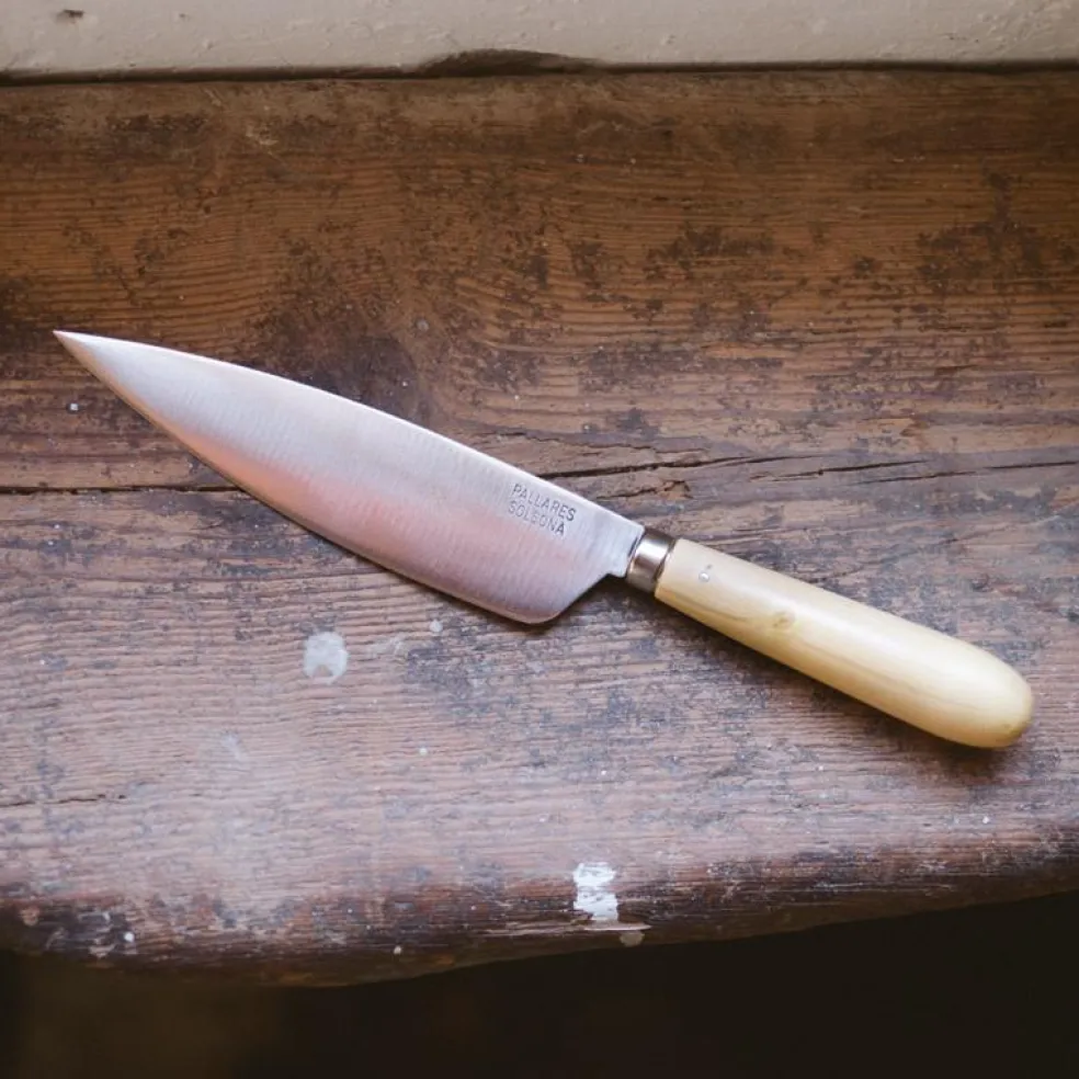Cuchillo de cocina Pallarès de acero carbono con mango de boj