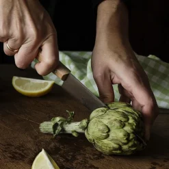 Cuchillo de cocina Pallarès de acero carbono con mango de haya