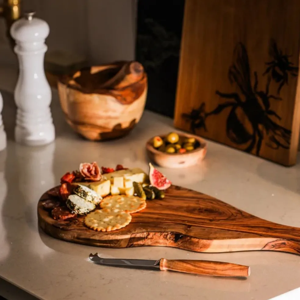 Cuchillo de queso de doble punta con mango de madera de olivo Selbrae
