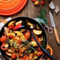 Cuchillos Le Creuset de acero damasco con mango de madera de olivo