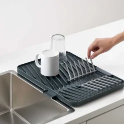 Escurreplatos ajustable Flip-up™ Joseph Joseph