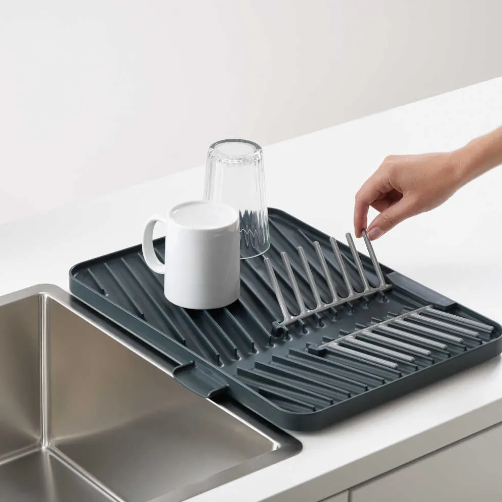Escurreplatos ajustable Flip-up™ Joseph Joseph