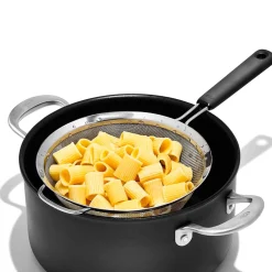 Escurridor de malla con mango OXO