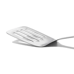 Espátula rasera de cocina Steel™ OXO