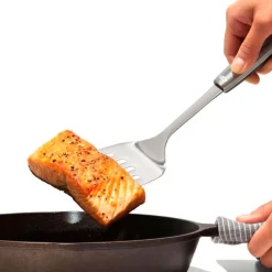 Espátula rasera de cocina Steel™ OXO
