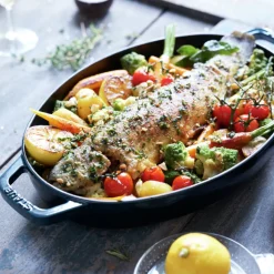 Fuente de horno ovalada de hierro fundido con tapa Staub