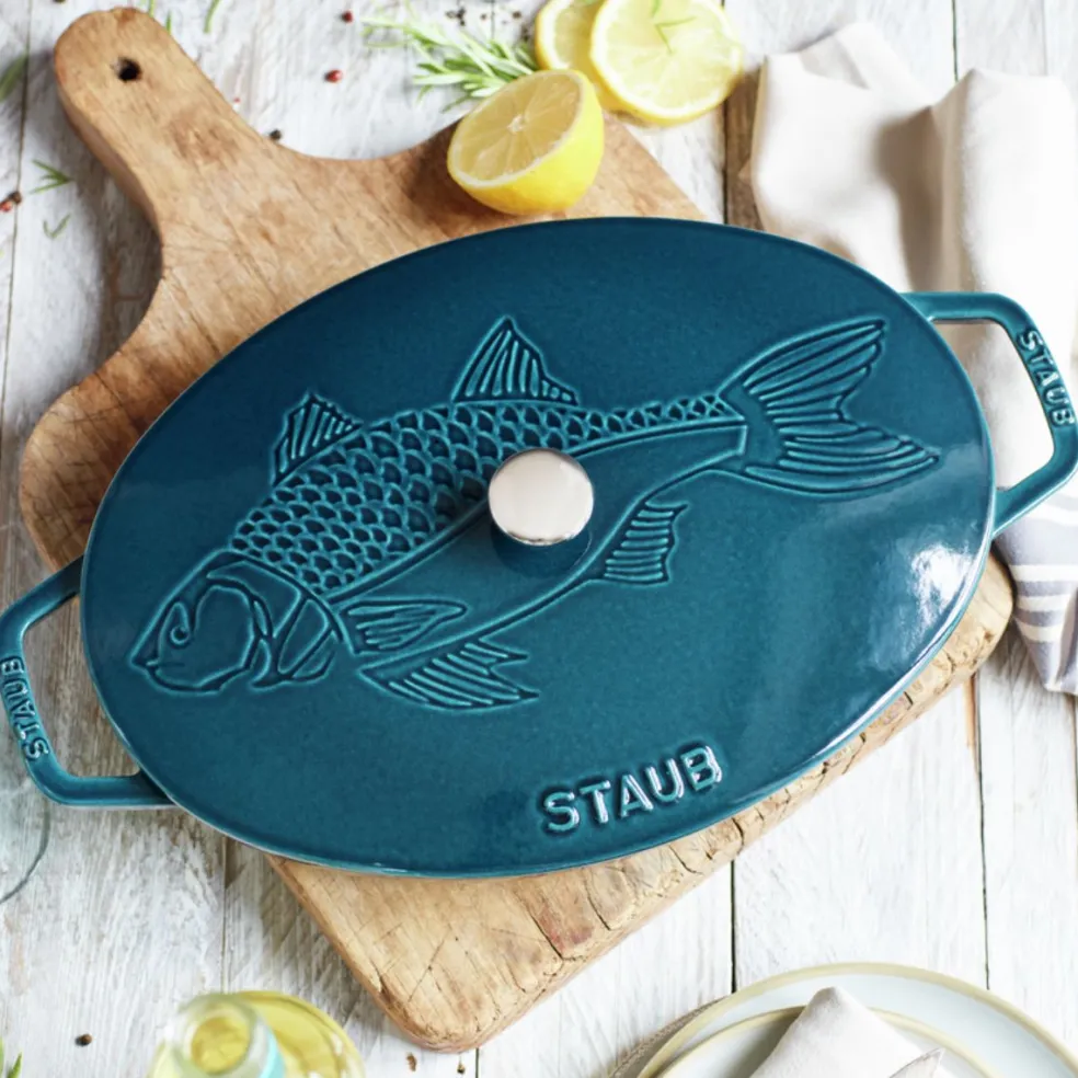 Fuente de horno ovalada de hierro fundido con tapa Staub