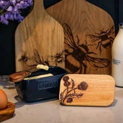 Mantequera cerámica con tapa de madera de roble Selbrae