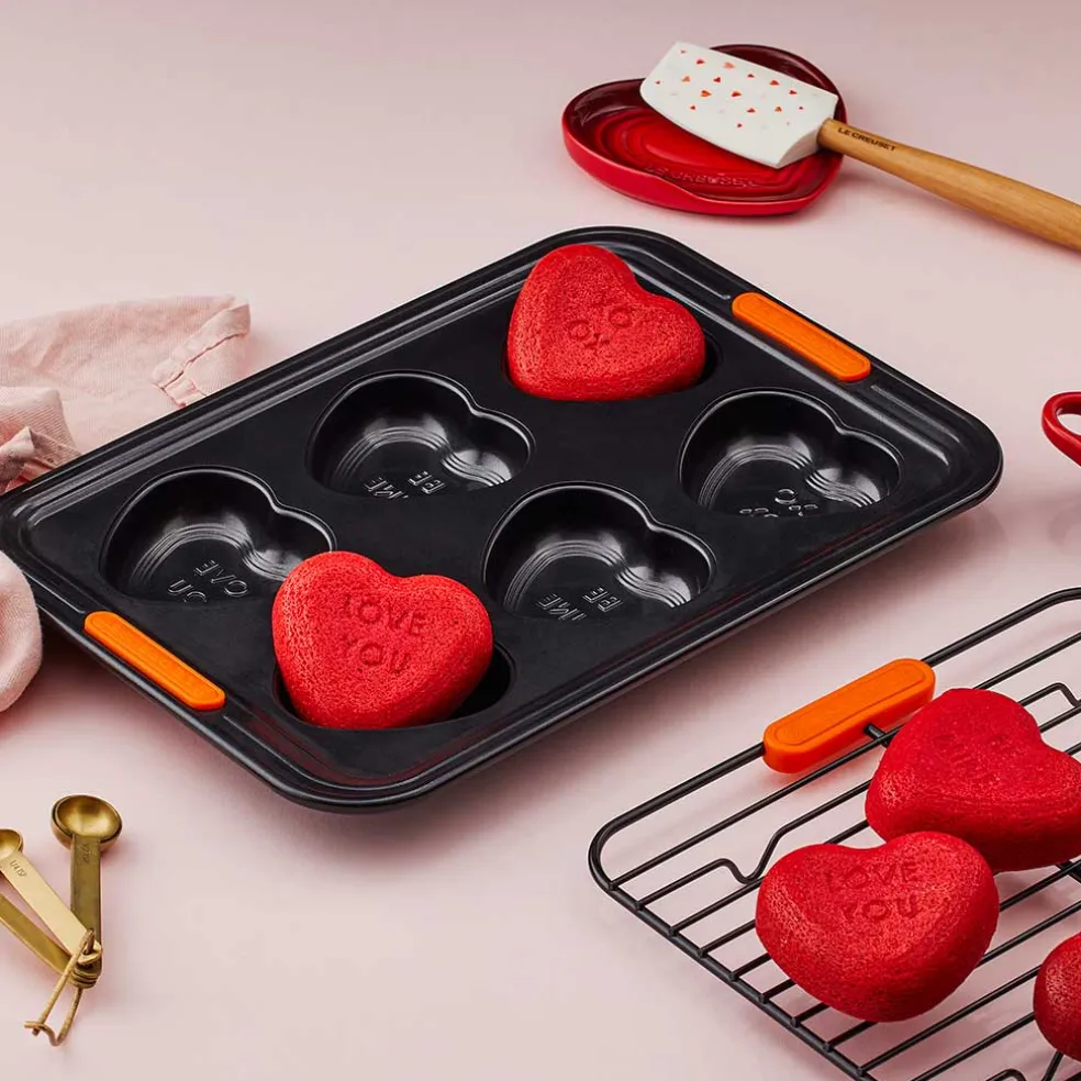 Molde 6 bizcochos corazón con mensaje Le Creuset