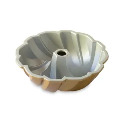 Molde Braided Bundt Pan Nordic Ware 75º Aniversario