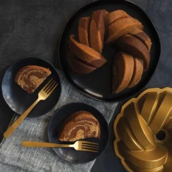 Molde Braided Bundt Pan Nordic Ware 75º Aniversario