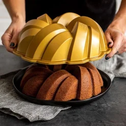 Molde Braided Bundt Pan Nordic Ware 75º Aniversario