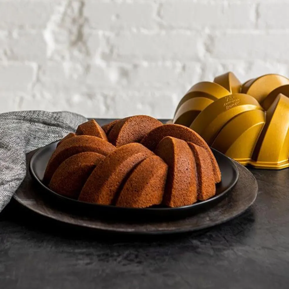 Molde Braided Bundt Pan Nordic Ware 75º Aniversario